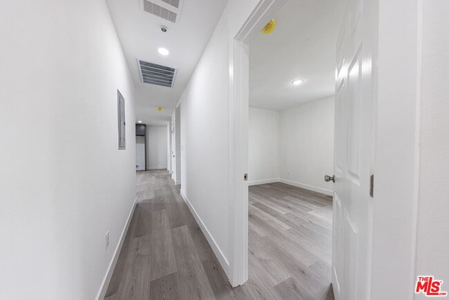 Foto del edificio - 1617 W 55th St