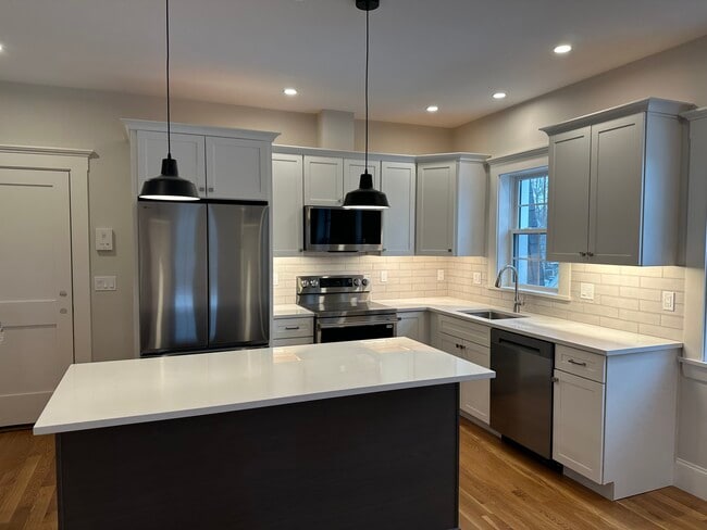 Building Photo - 36 Conant St