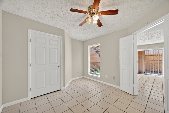 Foto del edificio - 10555 Turtlewood Ct