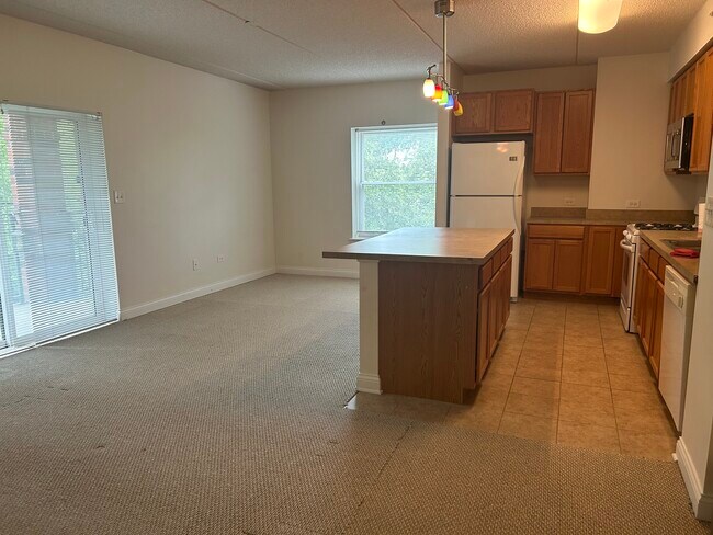 Foto del edificio - 3400 N Old Arlington Heights Rd