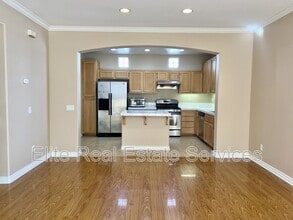 Building Photo - 750 Broadway