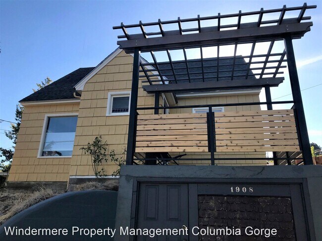 Building Photo - 3 br, 1.5 bath House - 1908 Mt Hood St