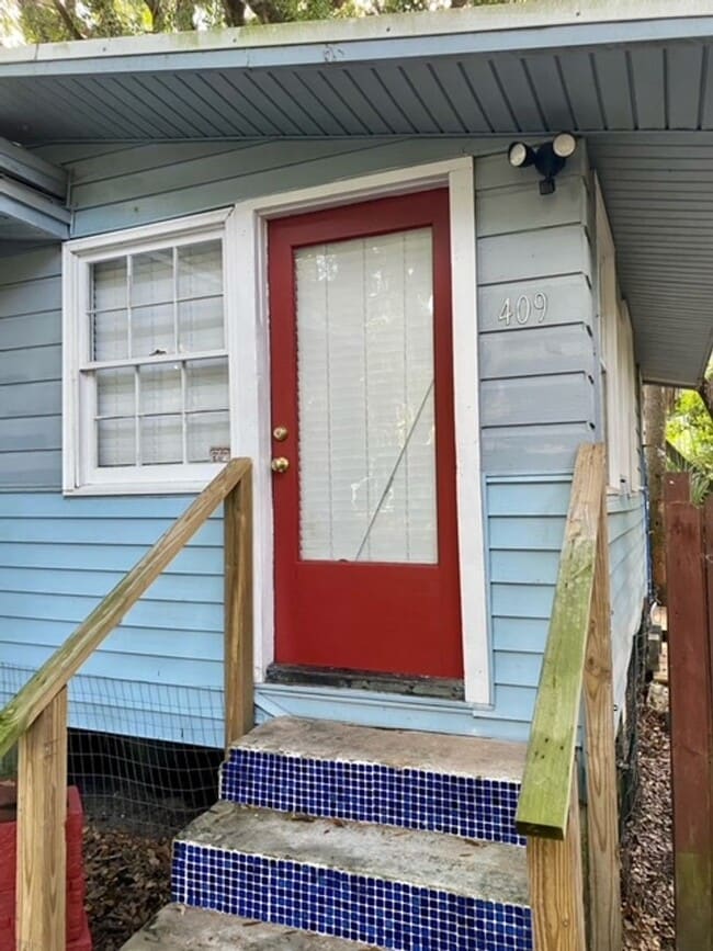 Building Photo - Two Bedroom Home - Folly Beach!