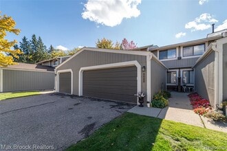 Building Photo - 862 Yorktown Ct