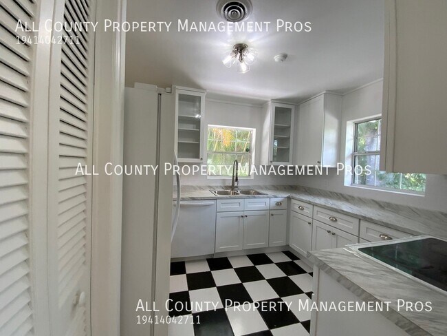 Foto del edificio - 4930 Bay Shore Rd