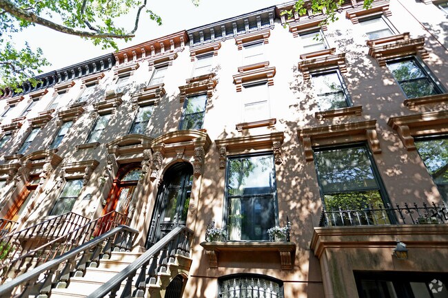 Foto del edificio - 410 1/2 Clinton St