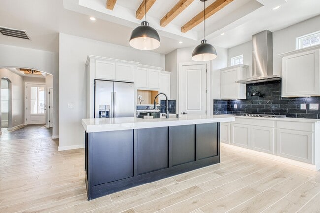 Building Photo - Beautiful East side House 4 bed-2.5 baths, part of The  Club that includes Swimming Pool, Gym, Te...