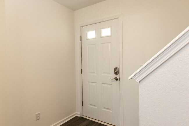 Building Photo - 1207 Vistiana Dr