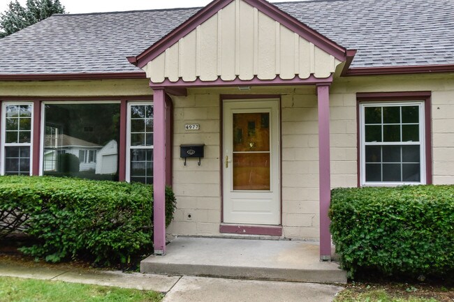 Building Photo - 4977 N Iroquois Ave