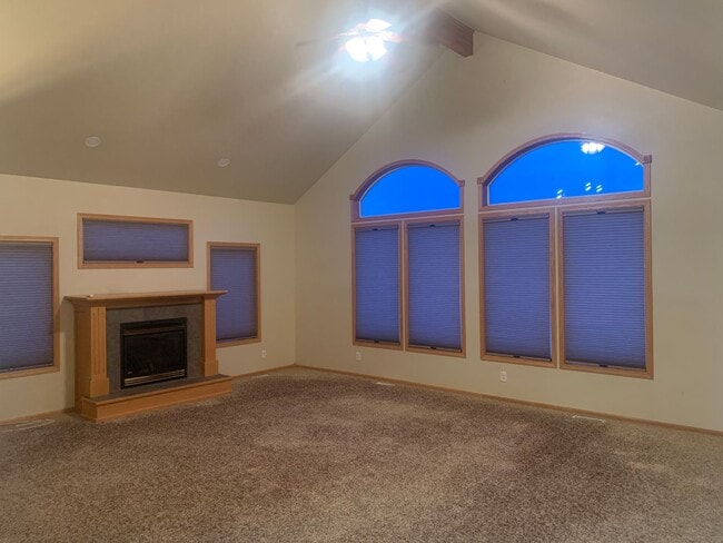 Building Photo - 5 Bedroom 3 Bathroom Home In Briarwood