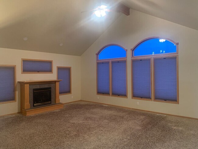 Foto del edificio - 5 Bedroom 3 Bathroom Home In Briarwood