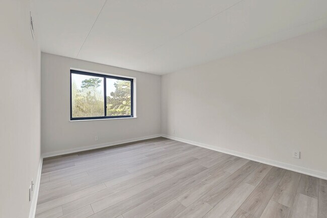 Building Photo - 2460 Peachtree Rd