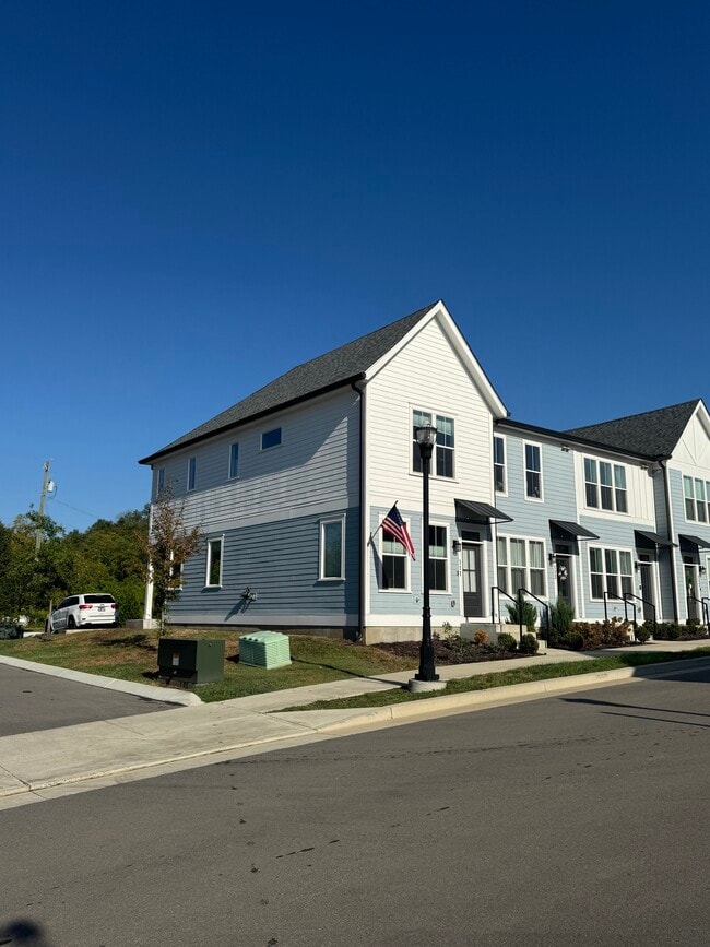 Building Photo - 111 Stella Dr