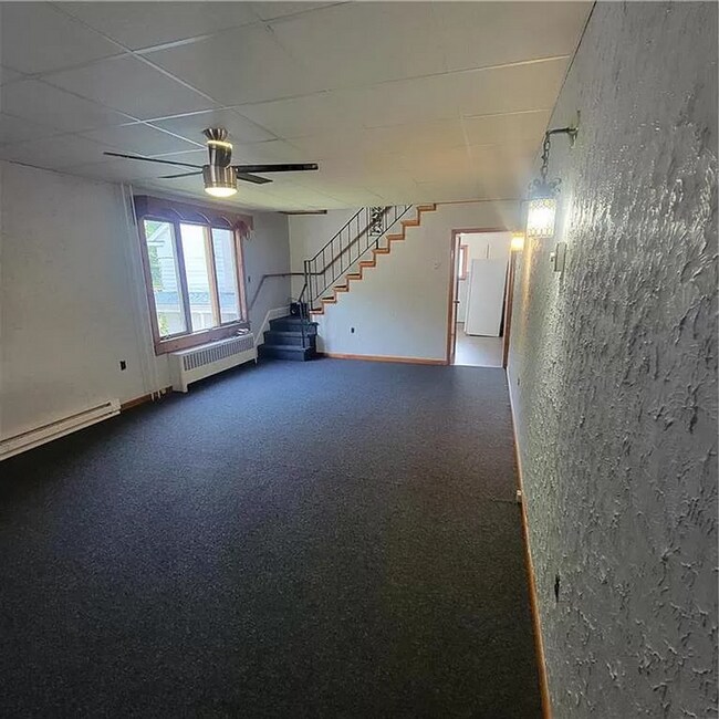 Building Photo - 3 bed 1 bath