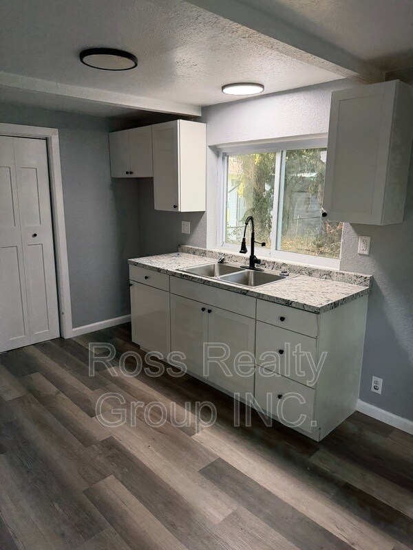 Foto del edificio - 5130 Prestler Rd