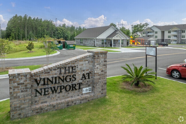 Front Entrance - Vinings at Newport