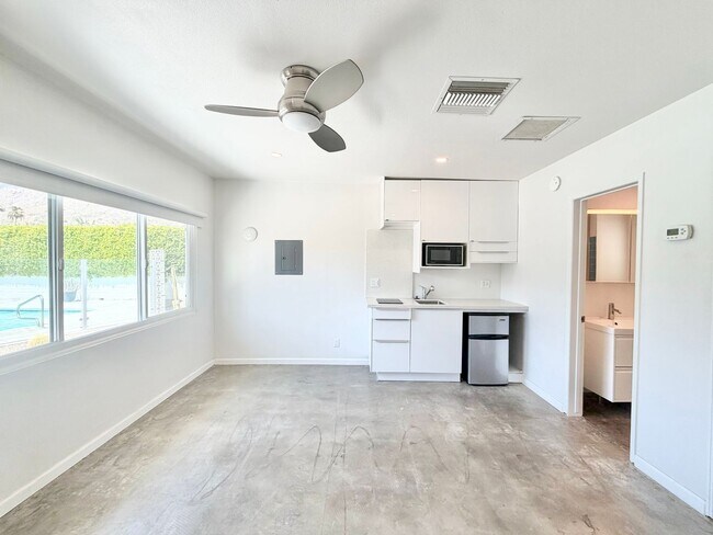 Foto del edificio - AVAILABLE NOW!! Studio Apartment in Palm Springs!!