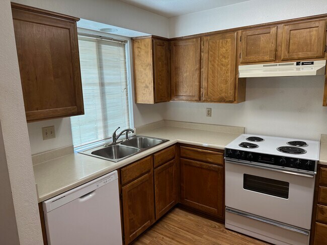 Building Photo - 1103 SE Excalibur Dr