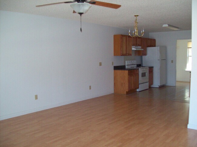 Foto del edificio - Duplex For Rent