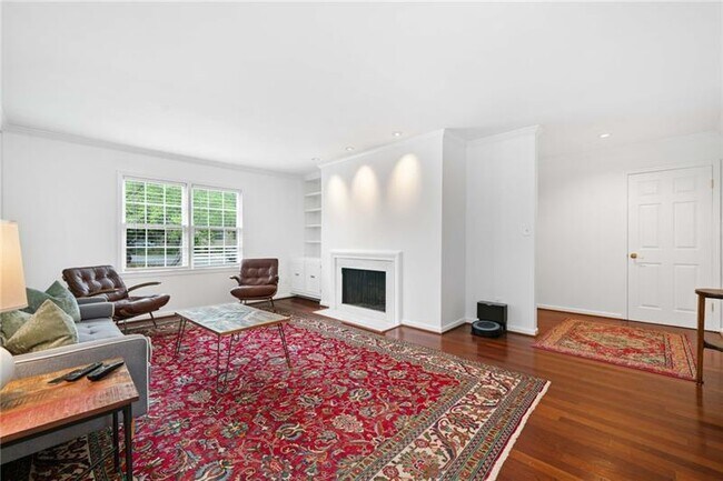 Foto del edificio - 52 Chaumont Square NW