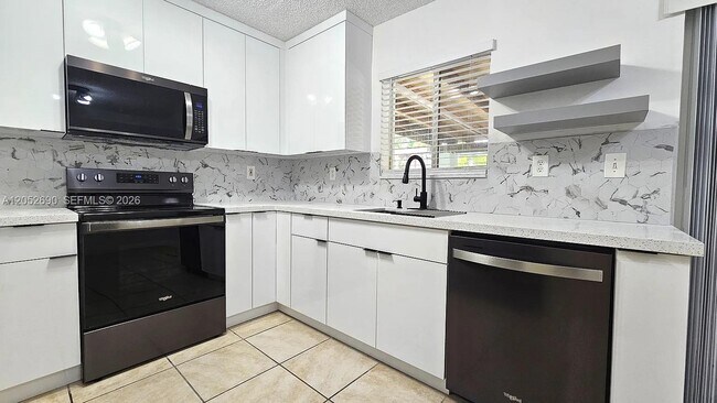 Building Photo - 10611 SW 170th Terrace