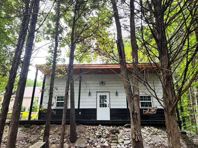 Foto del edificio - 159 Briggs Hill Rd