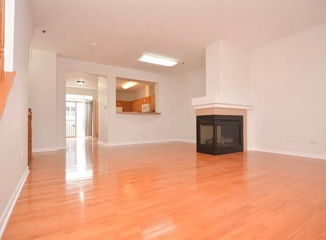 Building Photo - 4756 N Lamon Ave