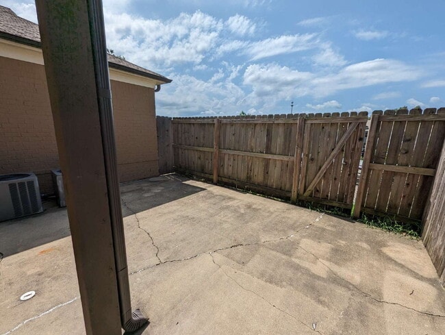 Building Photo - 2495 Old Taylor Rd