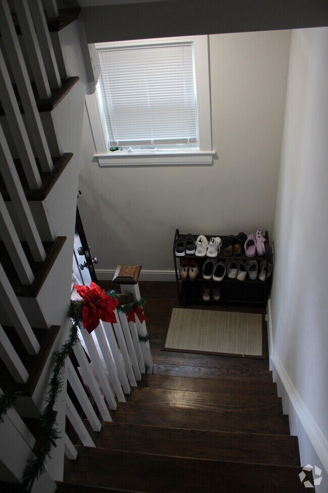Building Photo - 15 Pomeroy St