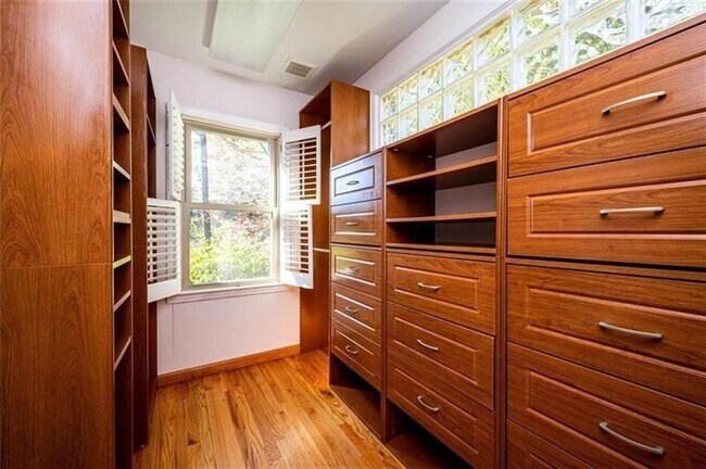 Building Photo - 6434 Bevin Dr