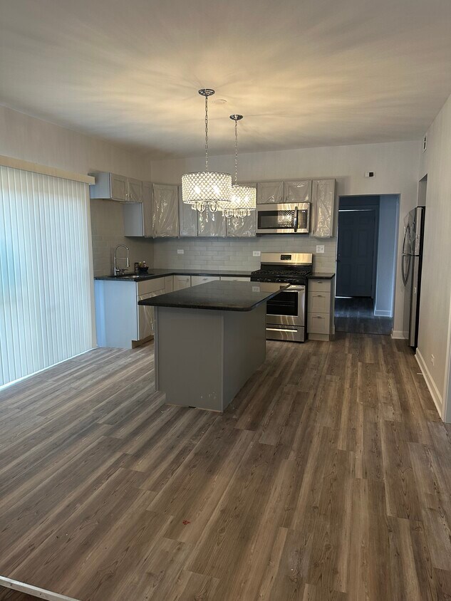 Foto principal - 4415 S Keeler Ave