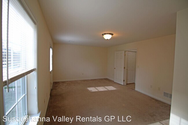 Building Photo - 3 br, 2.5 bath House - 305 Mercury Dr