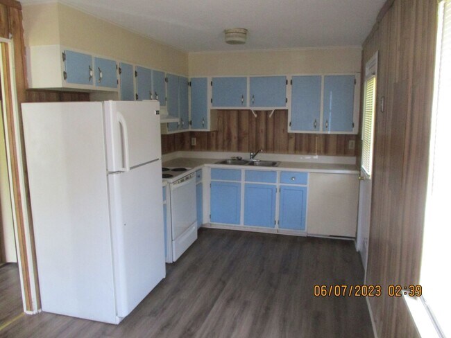 Building Photo - 1706 Hoover St