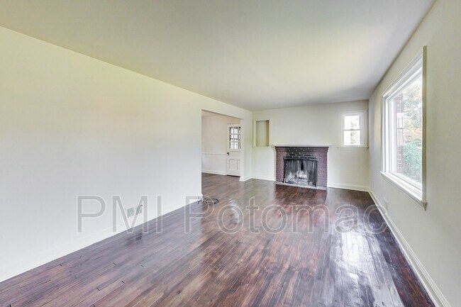 Foto del edificio - 2710 Emmet Rd