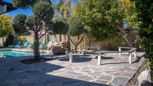 Foto del edificio - Racquet Club West, FURNISHED, Seasonal OR Long Term