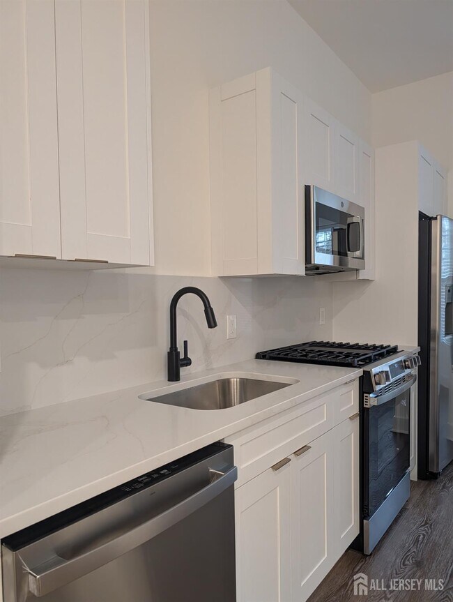 Foto del edificio - 581 Middlesex Ave