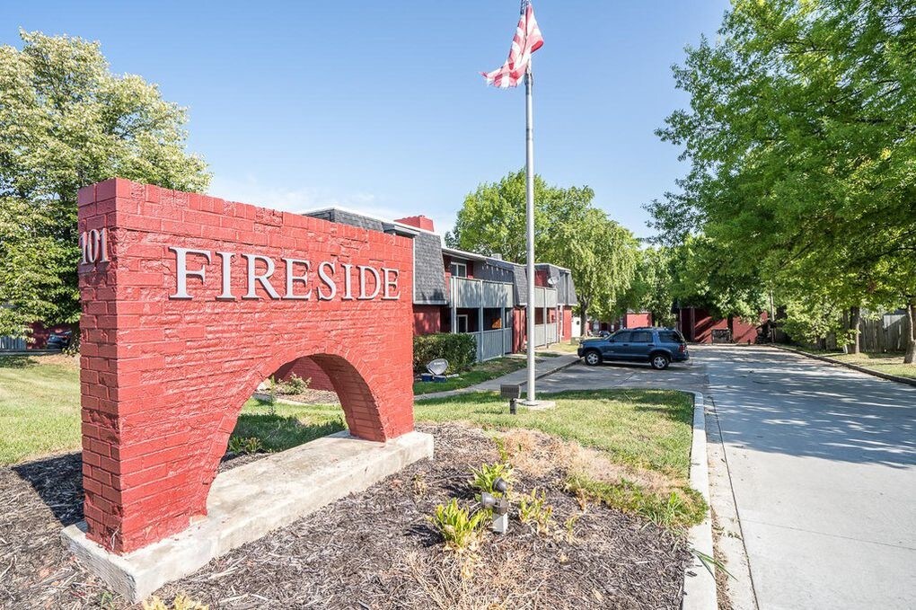 Primary Photo - 101 E Green Meadows Rd