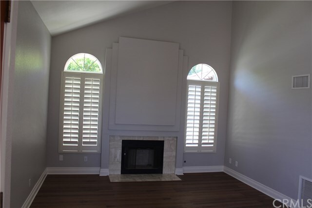 Foto del edificio - 25990 Brookmere Ave