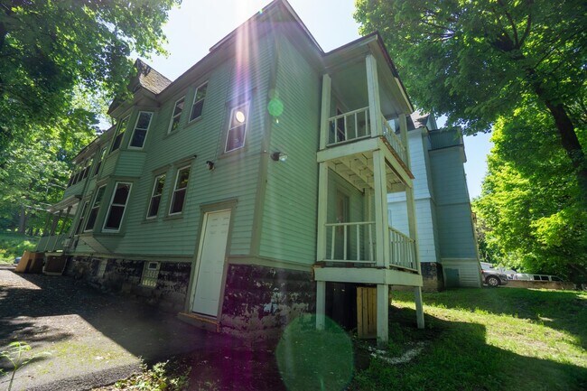 Foto del edificio - 1217 1/2 Madison Street -  First Floor Apa...