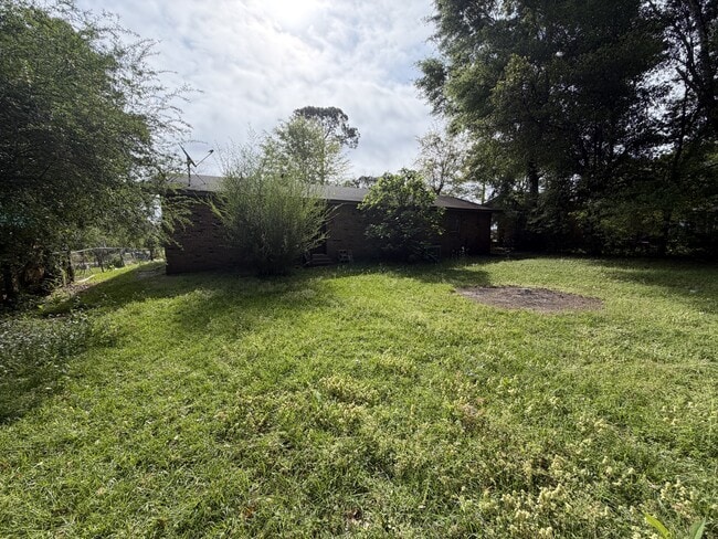 Foto del edificio - 2950 Hillcrest Dr