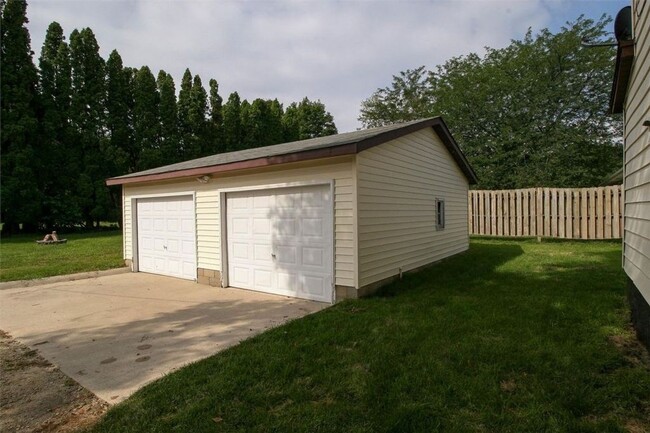 Building Photo - Renovated 4 bed, 2 bath home for rent in D...