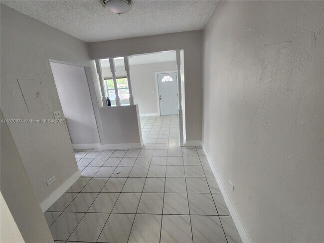 Building Photo - 511 NW 34th Ave