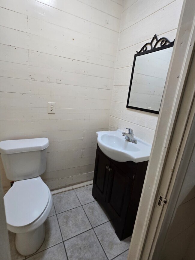 Foto del edificio - 310 E Defee Ave