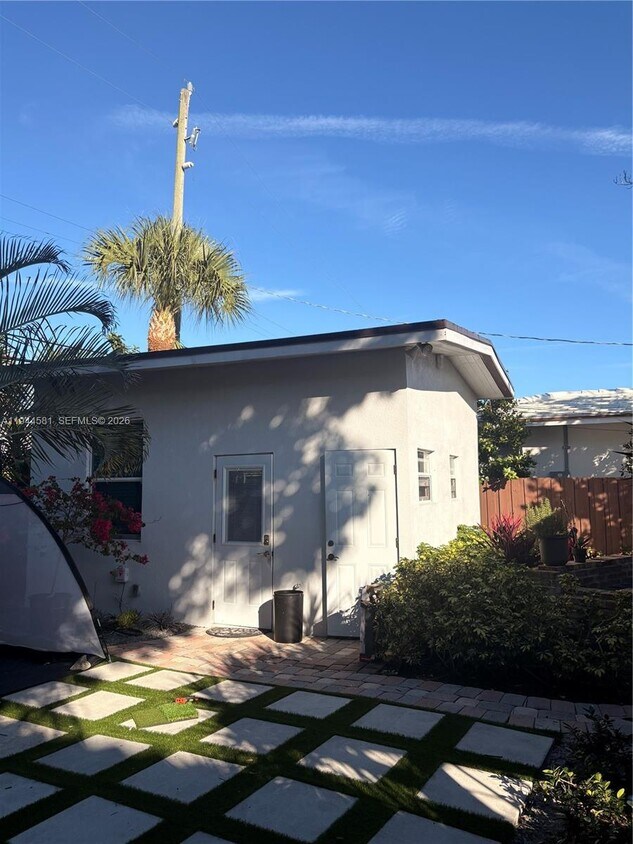 Building Photo - 231 Greymon Dr