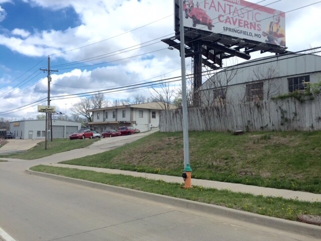 Foto del edificio - 10805 Hickman Mills Dr