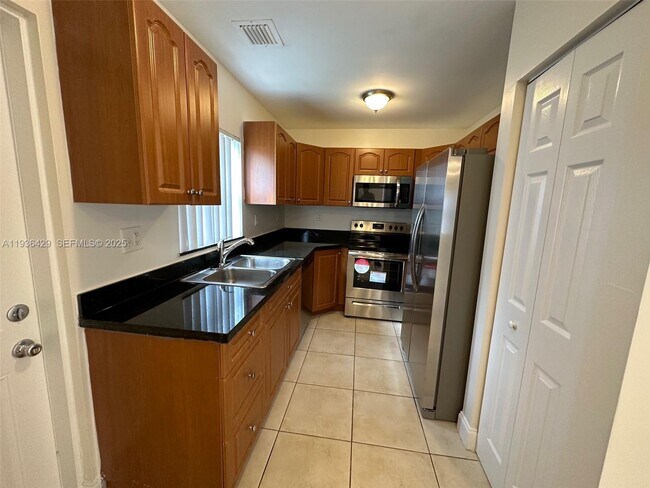 Foto del edificio - 214 NW 14th Ave