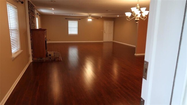 Building Photo - 335 Anguilla Dr