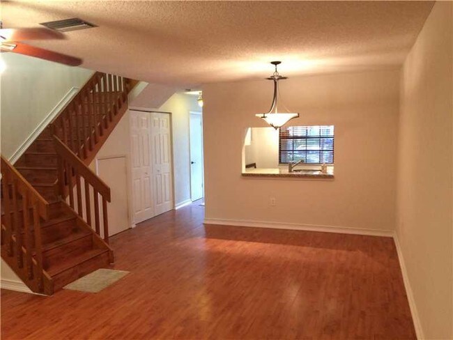 Building Photo - 438 Westtree Ln