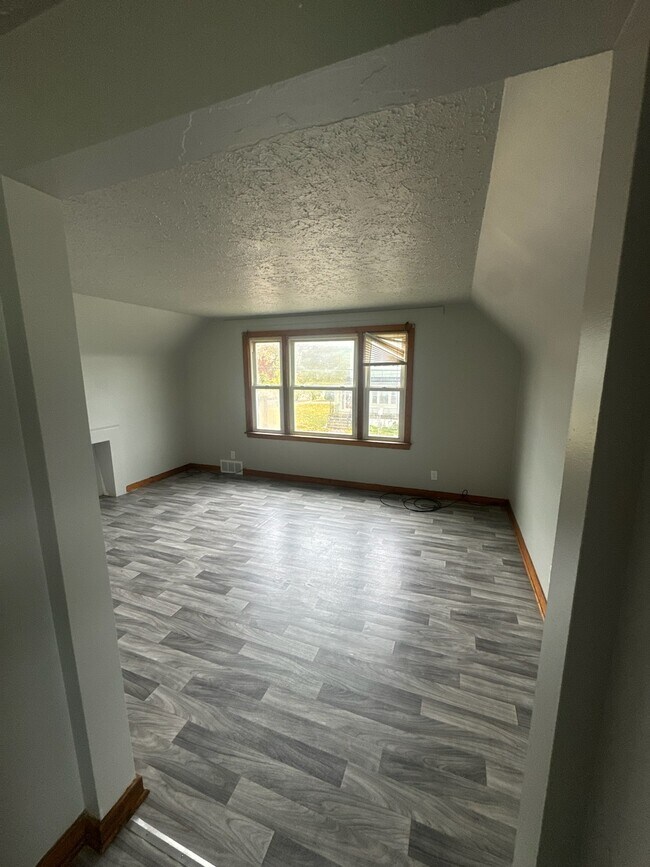 Foto del edificio - 80 Haller Ave