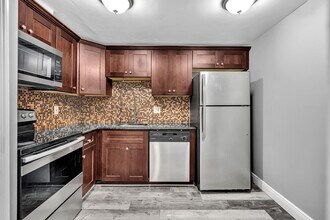 Building Photo - 4158 Inverrary Dr